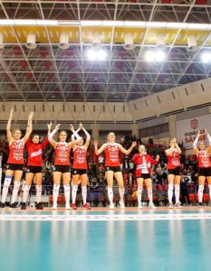 Semifinala Cupei CEV la volei feminin: Știința Bacău –  Volei Alba Blaj 0 – 3, și au făcut un pas spre marea finală