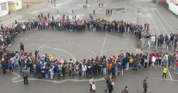 Video: România sărbătorită de elevi Liceului de Arte Regina Maria printr-un lanț uman