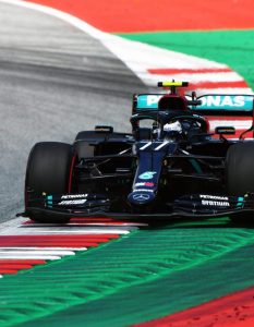 Formula1: Valtteri Botas a câștigat Marele Premiu al Austriei. Campionul monidal, Lewis Hamilton în afara podiumului.