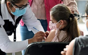 Agenția Europeană pentru Medicamente, a aprobat joi, primul vaccin anti-Covid pentru copiii cu vârsta între 5 și 11 ani