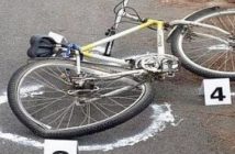 Biciclist rănit la Ocna Mureș după ce un șofer nu a respectat semnul „STOP” și a fugit de la locul accidentului