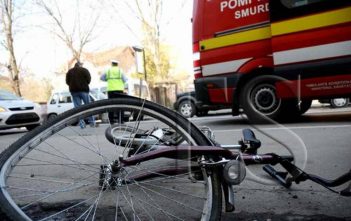 Biciclist de 71 de ani, rănit ușor după ce a căzut pe carosabil în Aiud. Era sub influența alcoolului