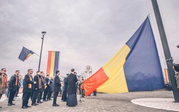 A fost arborat Drapelul național al României în Piața Tricolorului din Cetatea Alba Carolina
