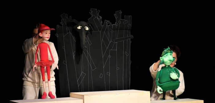 30 noiembrie, ora 12:00 Spectacolul „Scufița roșie”, pusă în scenă de Teatrul de Păpuși „Prichindel” din Alba Iulia, cu ocazia Zilei Naționale a României