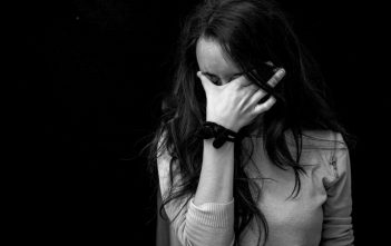 Ordin de protecție și dosar penal pentru un bărbat din Alba Iulia, acuzat de violență asupra fostei soții