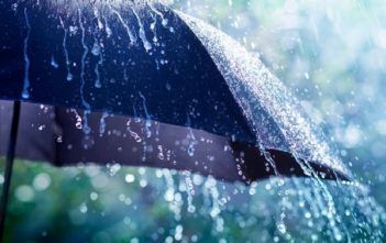 Cod galben de instabilitate atmosferică și averse însemnate pentru 12 județe din vestul țării, începând de sâmbătă după-amiaza