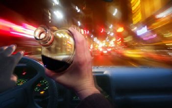 Alcool la volan și inconștiență în trafic : Șofer de 27 de ani, depistat de polițiștii din Abrud