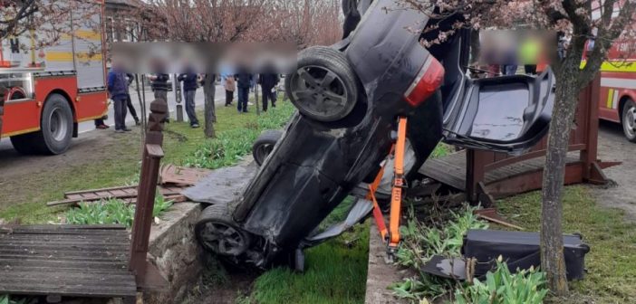 Accident grav la Sâncraiu: Patru tineri răniți, unul încarcerat. A intervenit elicopterul SMURD