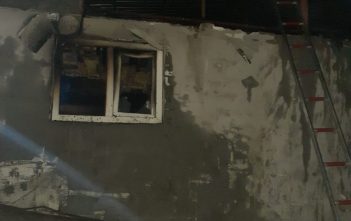 Intervenție pentru stingerea unui incendiu izbucnit într-un depozit din localitatea Cămărașu