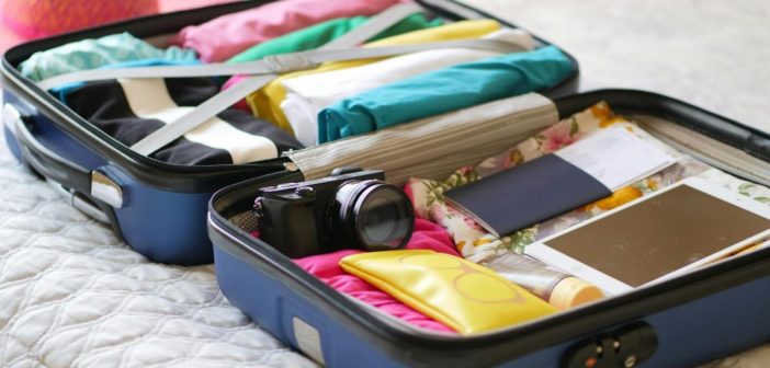 Ce să iei cu tine într-o vacanță de vară? TOP 6 lucruri esențiale pentru confort și stil