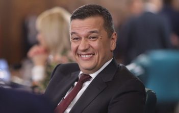 O țară condusă de epave recondiționate. SRI: ultima redută a imposturii