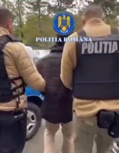 Tânăr de 25 de ani, urmărit național și internațional, depistat de polițiștii din Petroșani