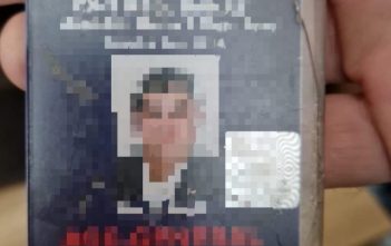 Fals ofițer SRI, acuzat că a înființat o „structură secretă” neautorizată – percheziții în Arad, Timiș, Bihor și Hunedoara
