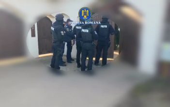 Acțiune de amploare în Alba: percheziții la o firmă de schimb valutar, într-un dosar privind falsificarea analizelor de risc