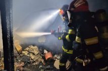 Pericol de explozie evitat la Sântuhalm: pompierii au scos o butelie din anexa în flăcări