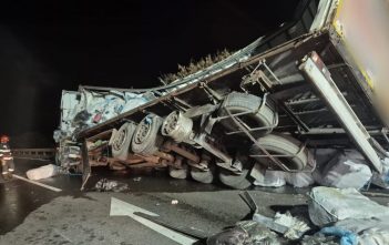 Accident între două autocamioane pe DN1 E60, în zona Izvoru Crișului – Șaula. Un șofer a fost transportat la spital