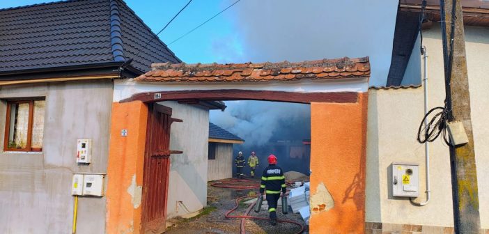 Incendiu puternic la Hamba: o anexă gospodărească a fost distrusă în totalitate
