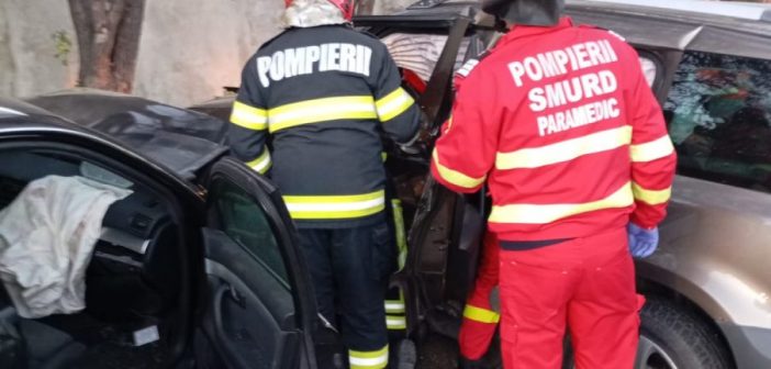Accident rutier la Câmpeni: un bărbat de 75 de ani a fost descarcerat de pompieri
