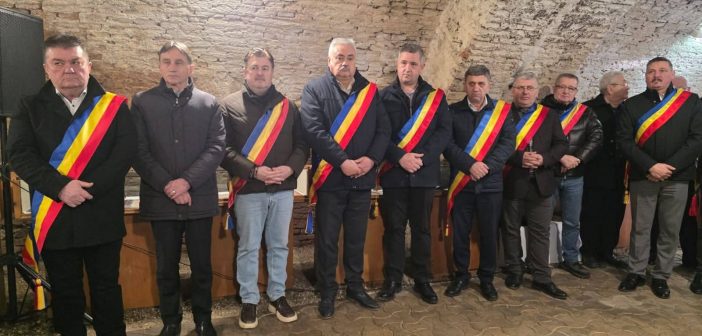 Dumitrel i-a băgat pe primari la beci: lecție de istorie… și de disciplină, la Câmpeni