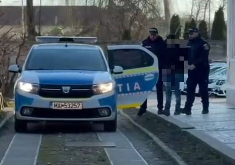 Minor de 15 ani din Cenade, reținut după ce a furat o mașină și a provocat un accident la Blaj